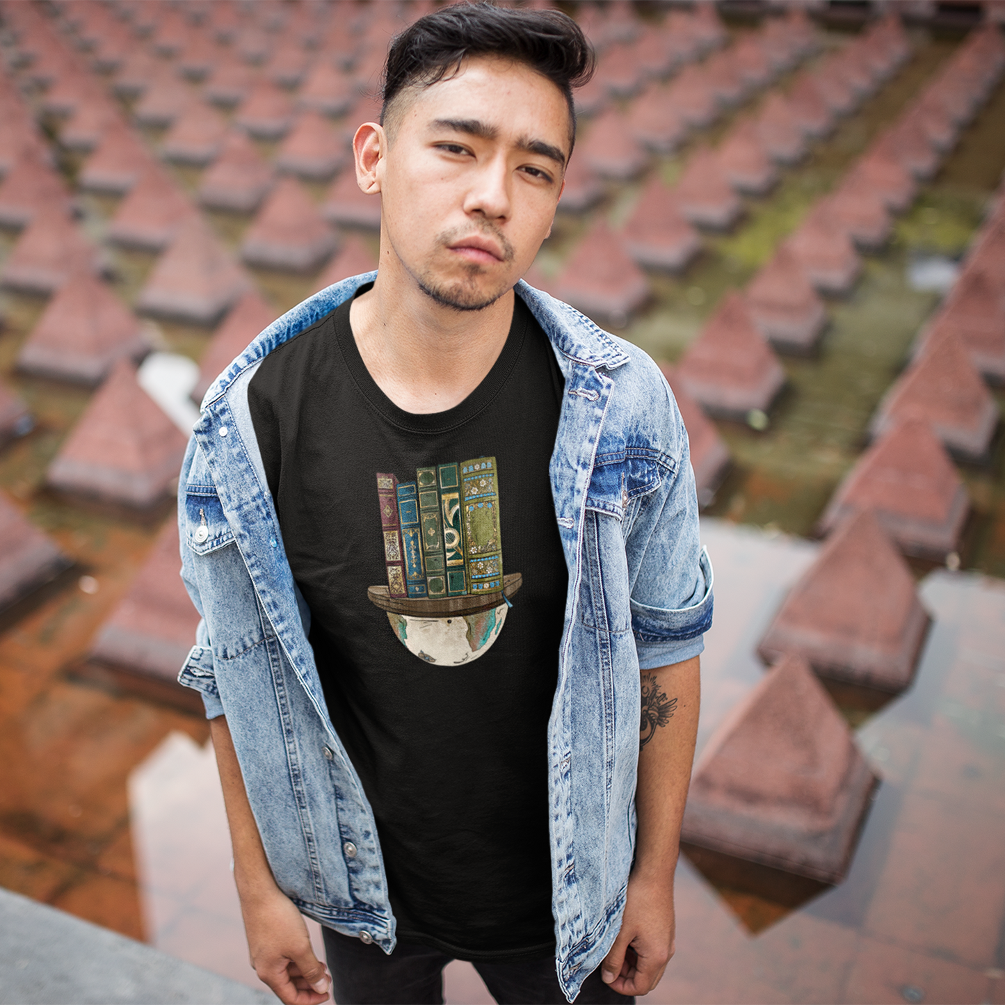 Globe and Vintage Books - Men's T-Shirt